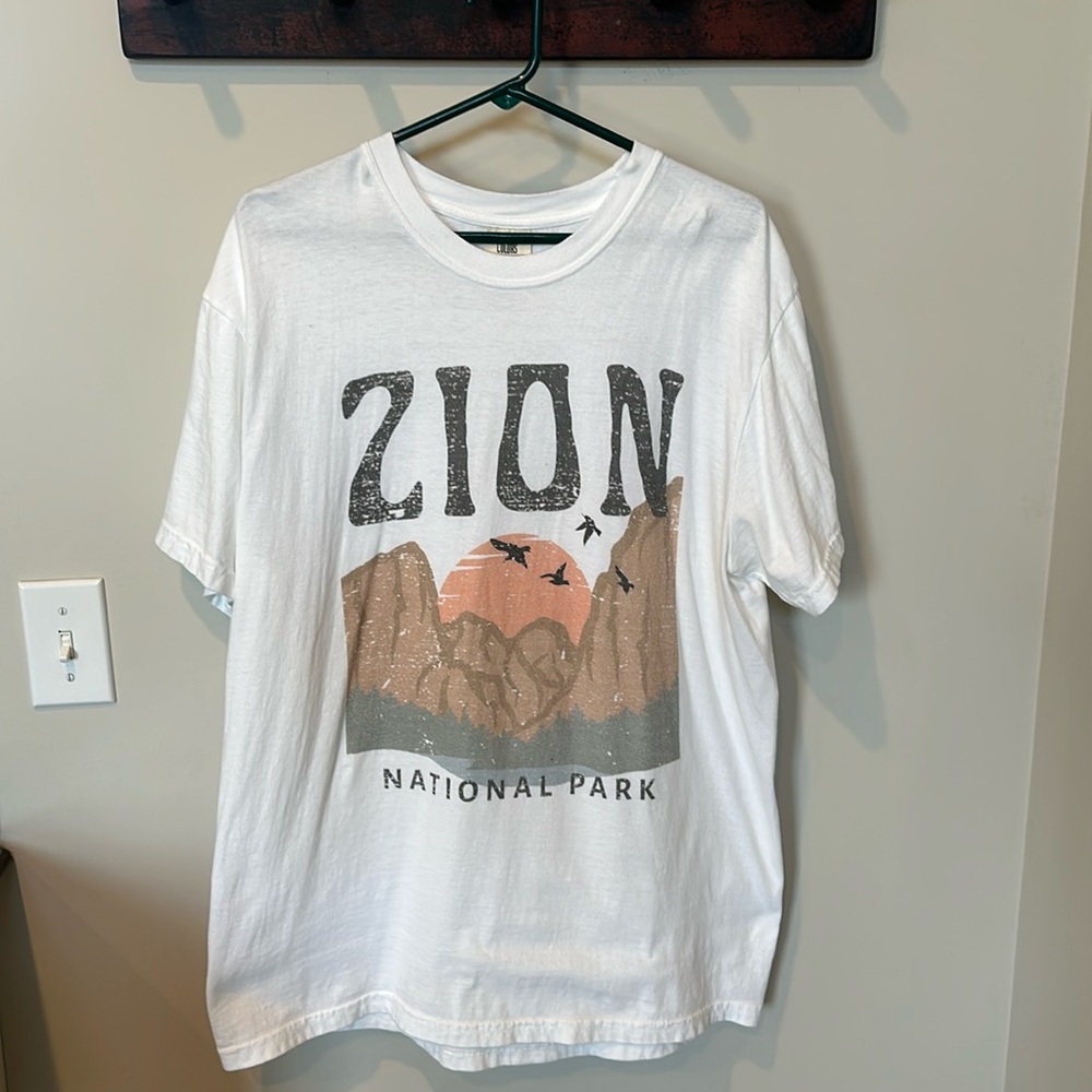 Comfort colors t shirt size large Zion National Park